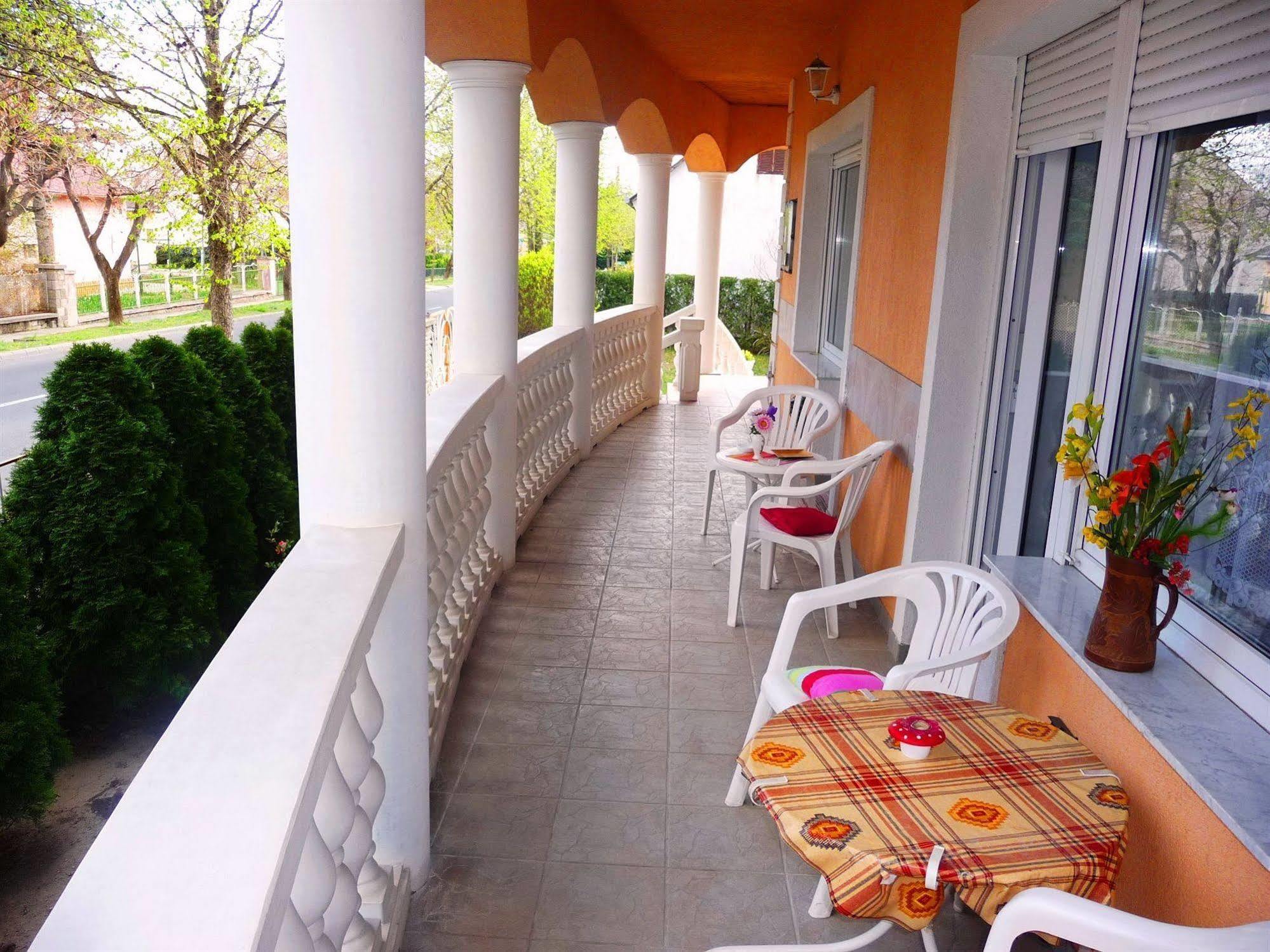 Joker Villa Apartmanhaus Heviz Ngoại thất bức ảnh