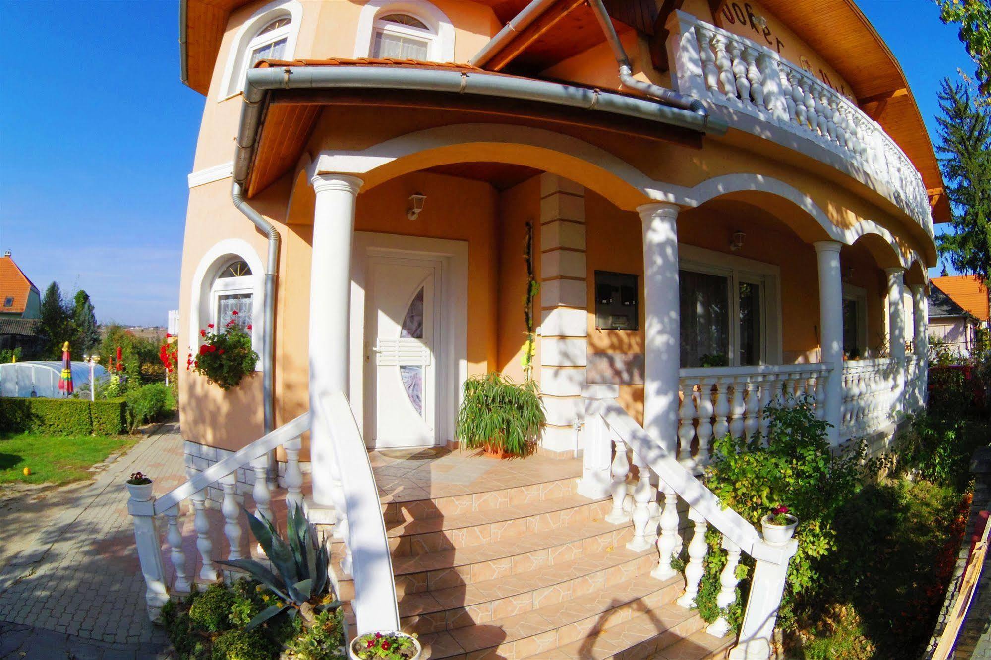 Joker Villa Apartmanhaus Heviz Ngoại thất bức ảnh